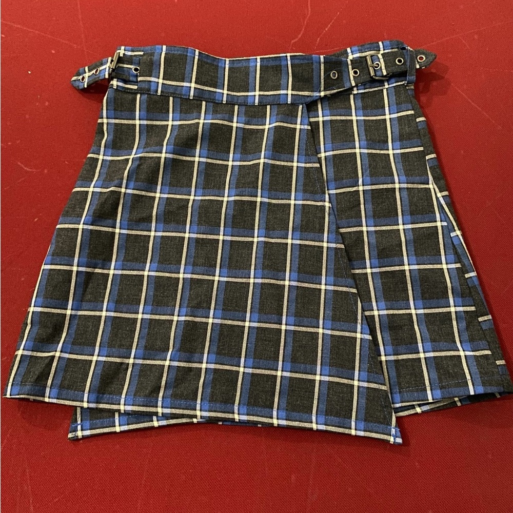 Worn once! Very cute edgy skirt!